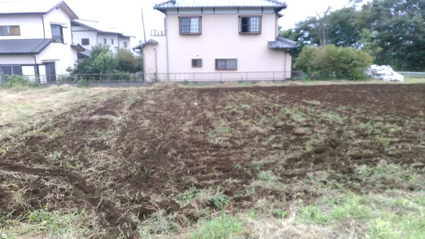 耕運機をかけてやわらかい土に、、、の写真