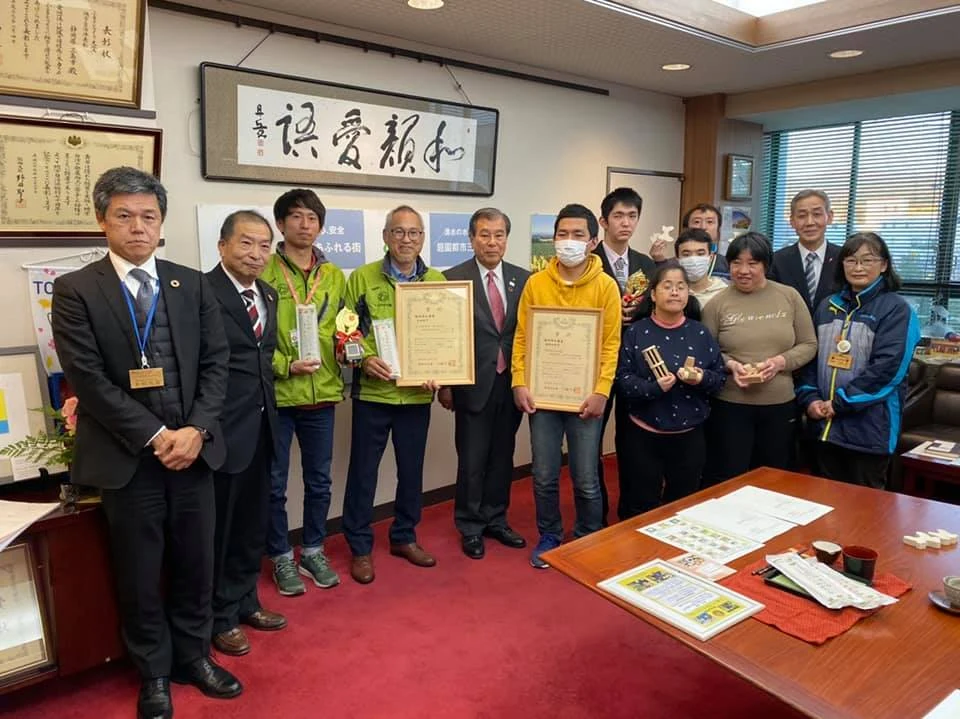 三島豊岡市長さんへ受賞の報告の掲載画像